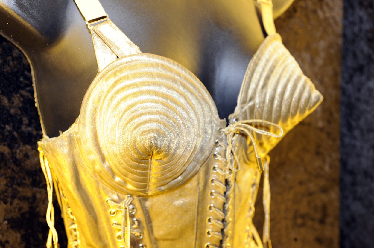 Madonna, corset