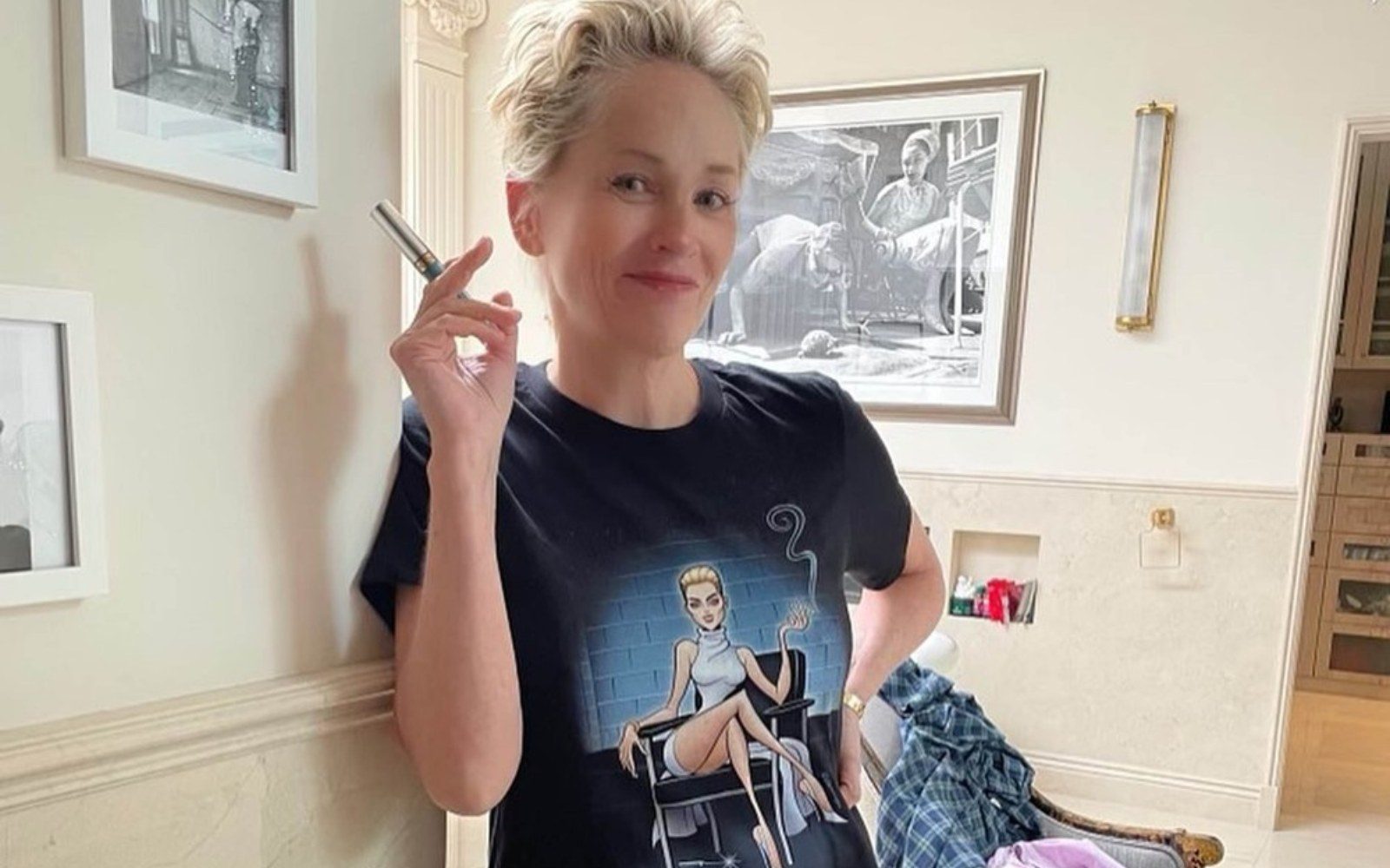 64-letna igralka s tremi milijoni sledilcev delila fotko zgoraj brez