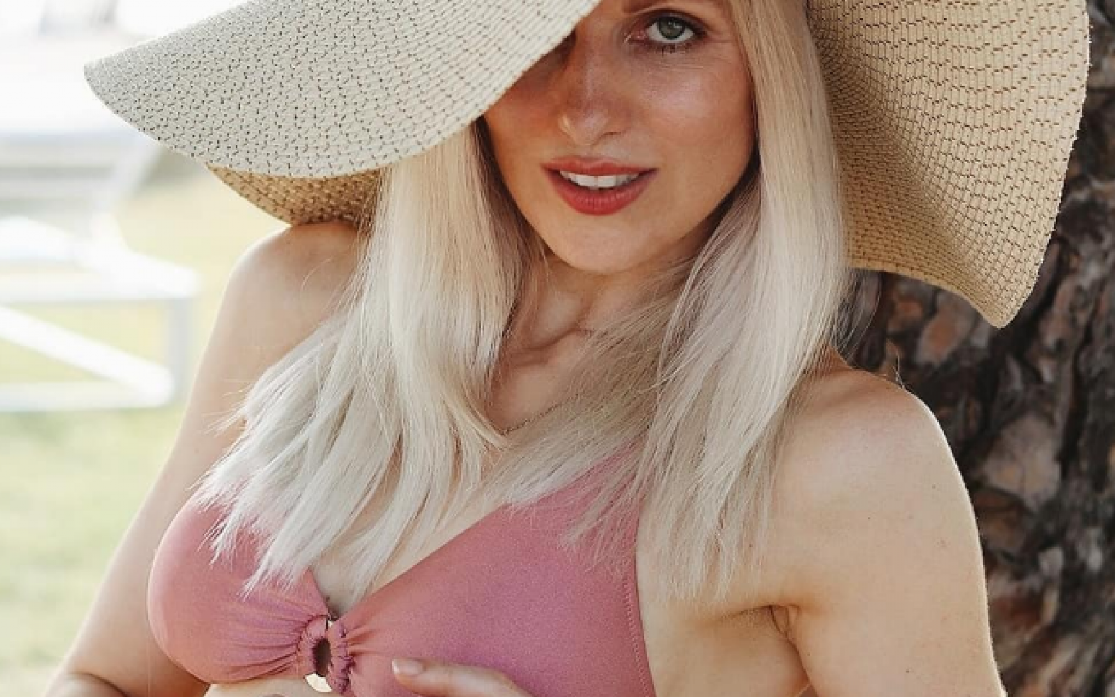 Ne boste verjeli, kaj Nika Urbas nosi s sabo na plažo