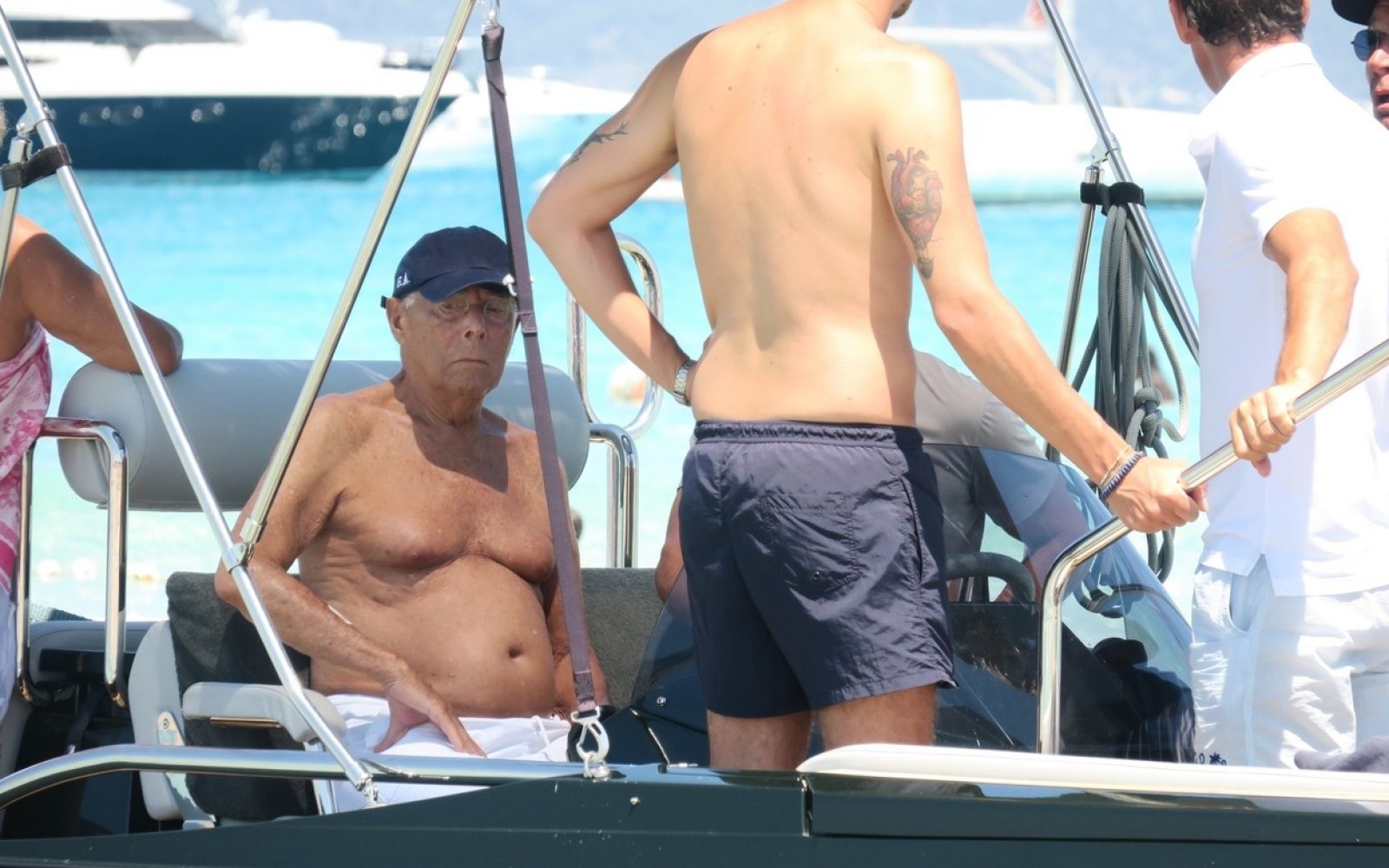 Zaradi gozdnega požara evakuirali Giorgia Armanija