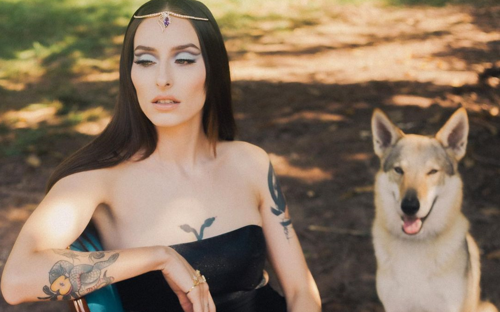 Bi jo prepoznali? Pevka Raiven ni več videti tako!