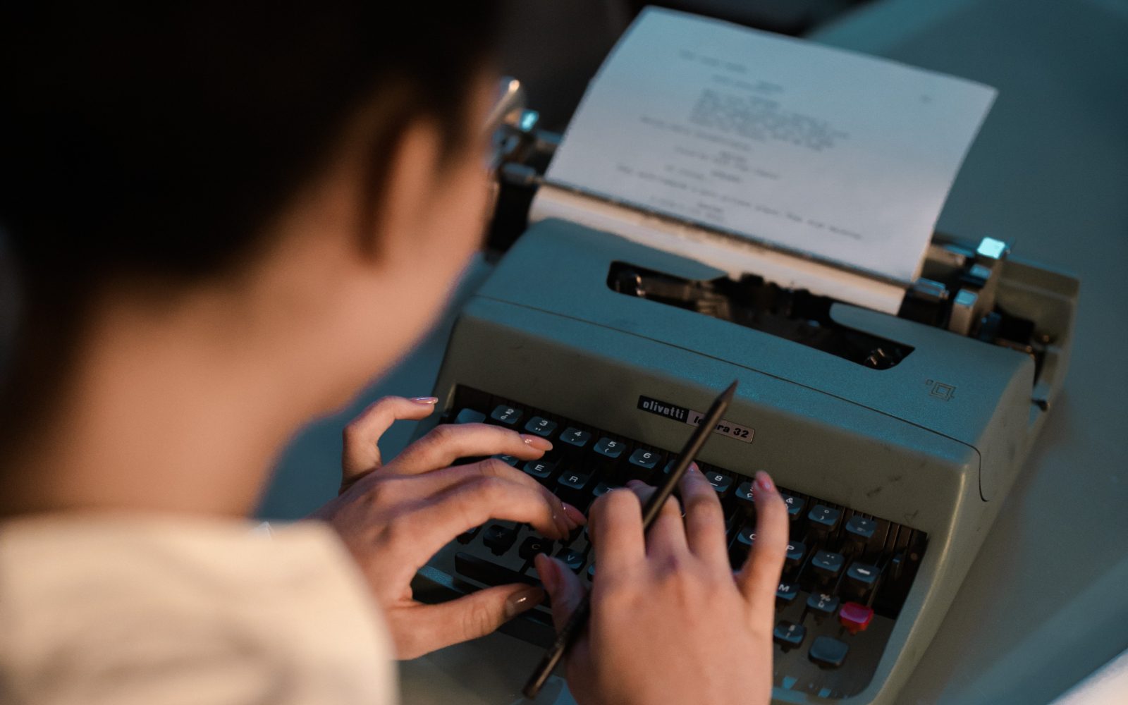 Nobena vsebina, ki jo pripravim, ni prava. In vedno lažem. Vedno.