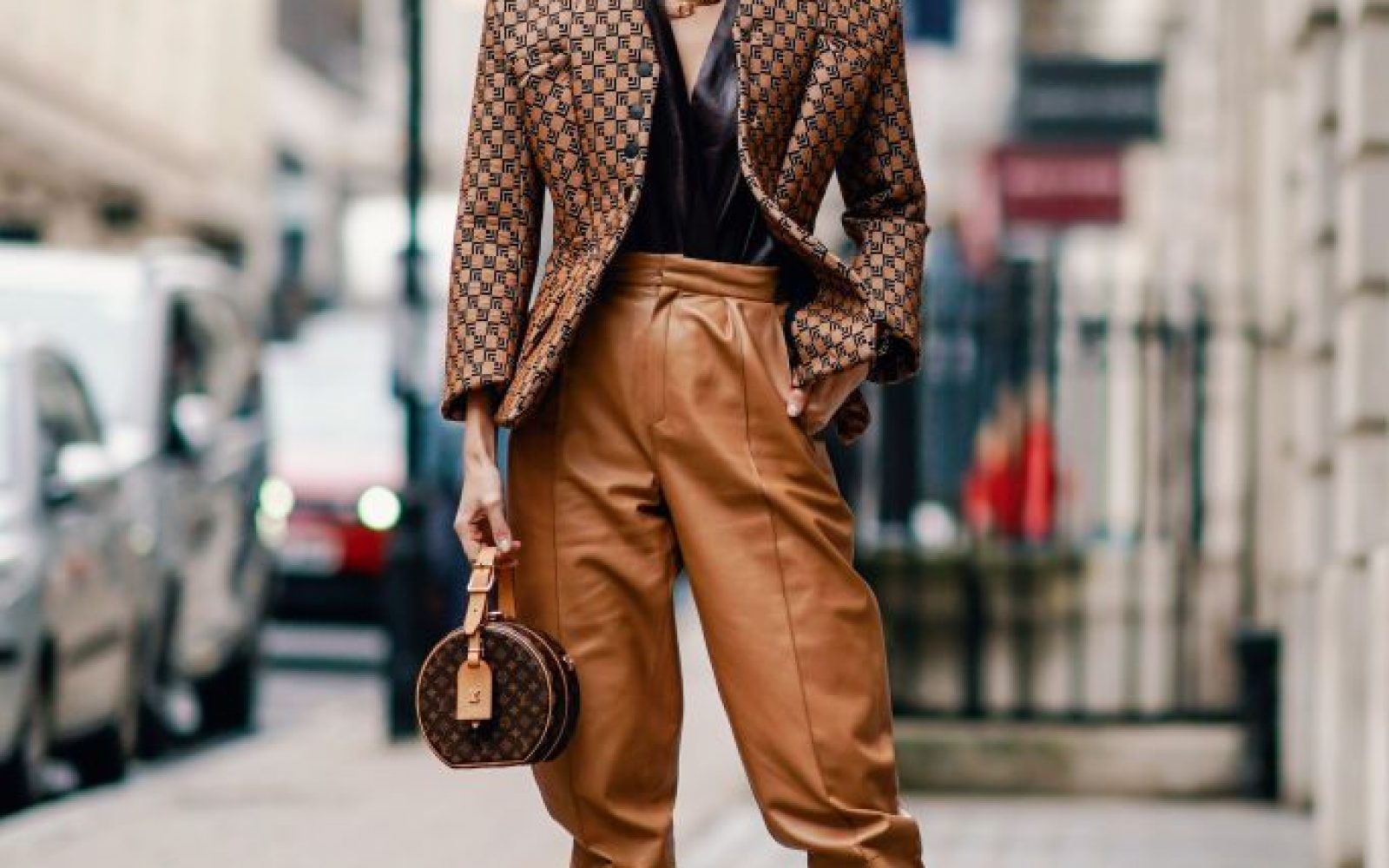 Kombinacija tedna: rjave usnjene hlače