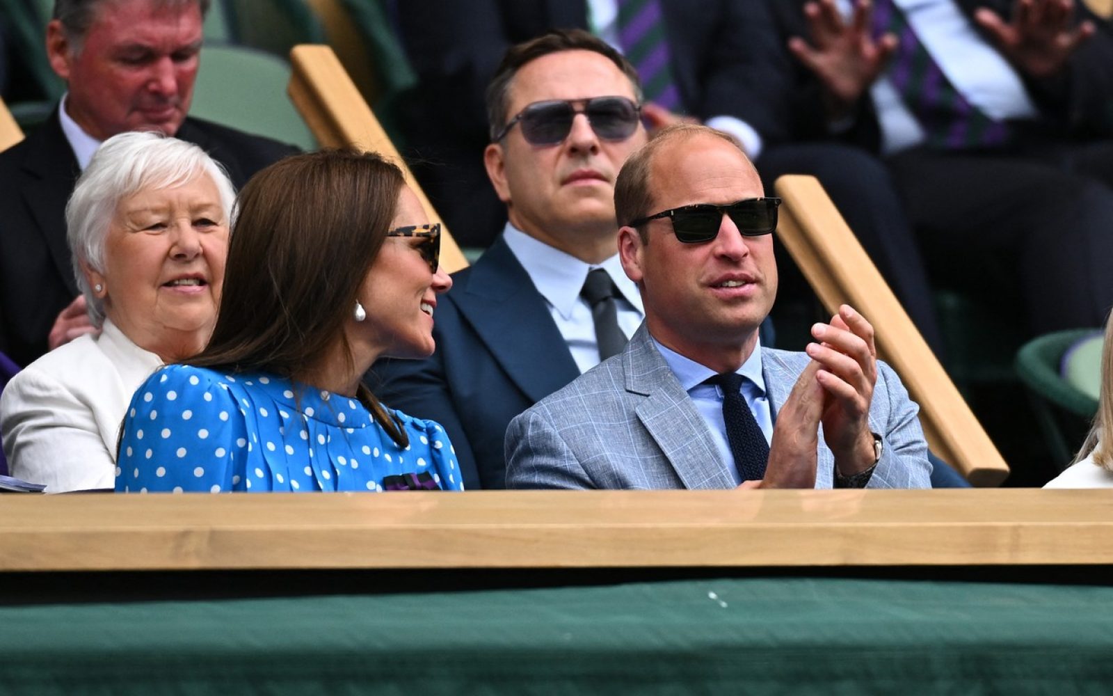 Princ William spet presenetil z družinsko božično voščilnico