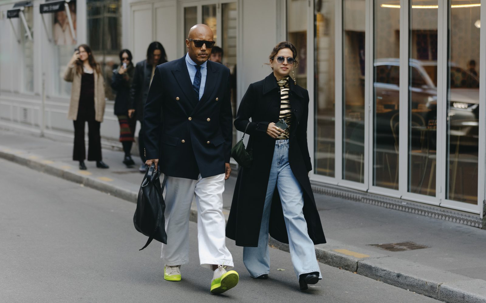 Izbrali smo 10 trendovskih modelov hlač na trapez