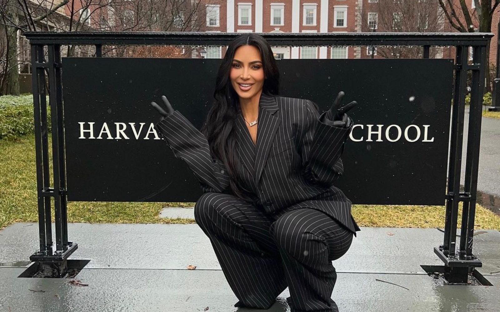 Kim Kardashian predavala na Harvardu in splet je zgrožen