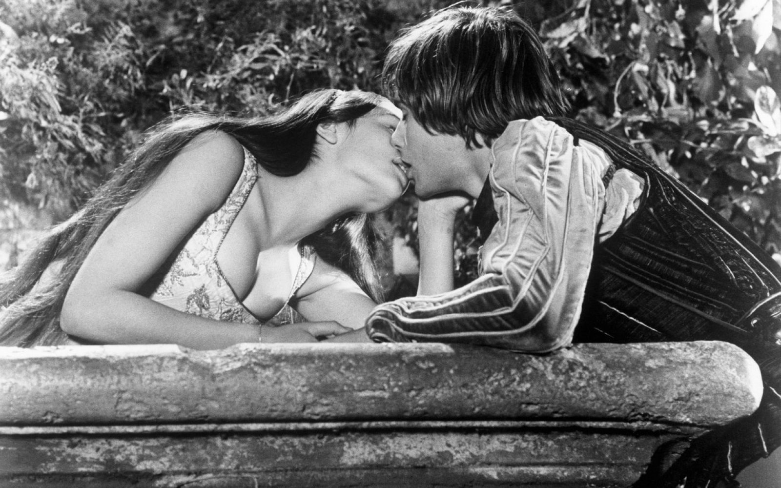 Igralca filma Romeo in Julija filmski studio obtožujeta zlorabe otrok