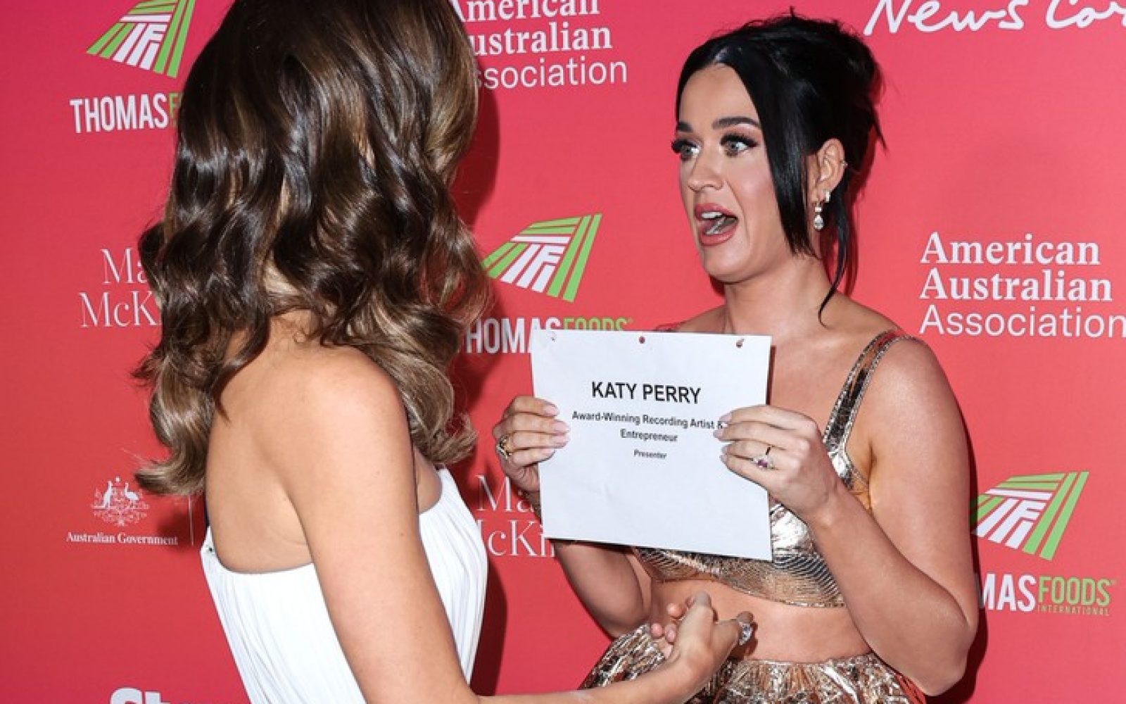 To se zgodi, ko se na rdeči preprogi srečata zvezdnikova bivša in nova izbranka