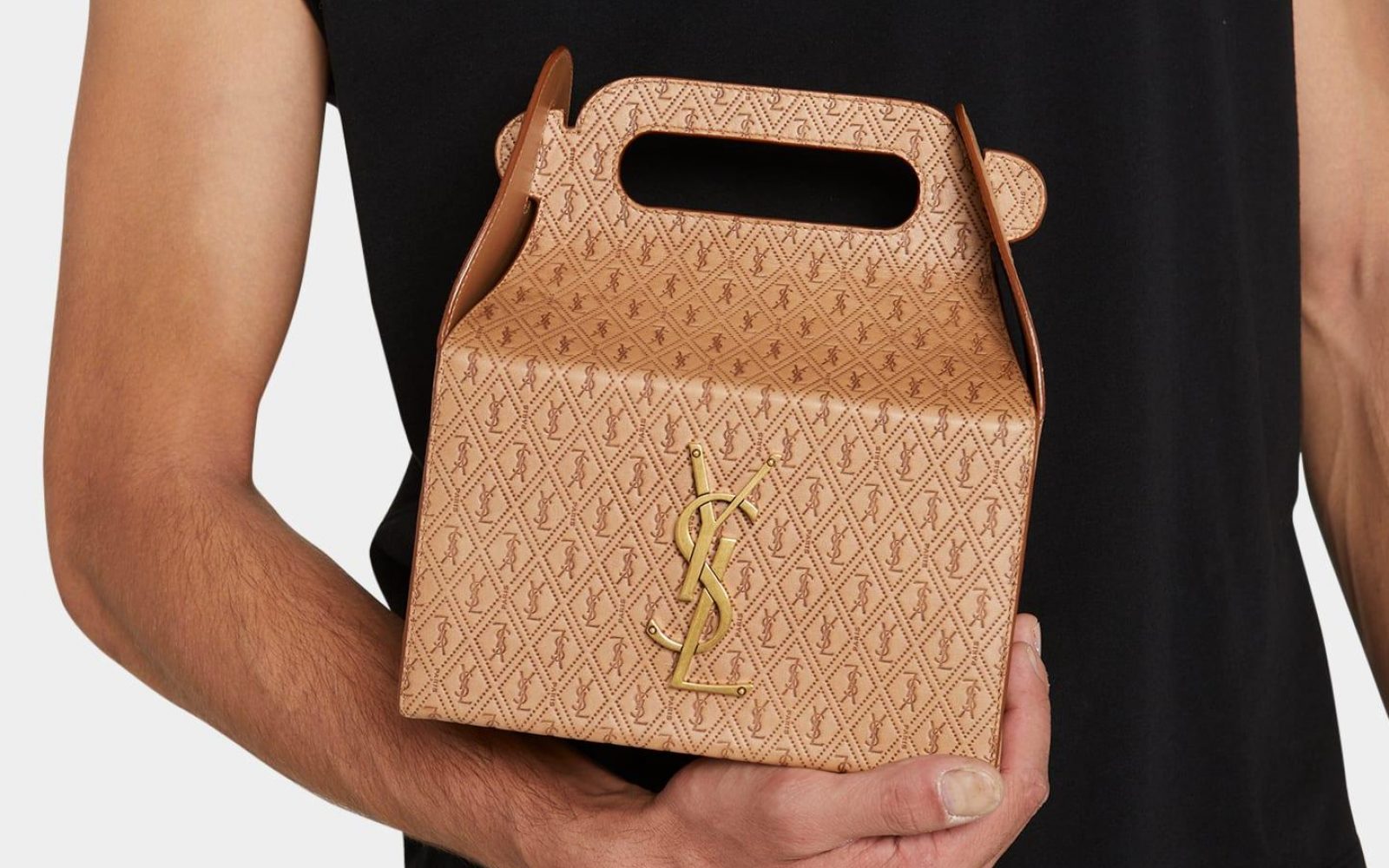 Nov šok v svetu mode: škatla za malico za 2 tisoč evrov