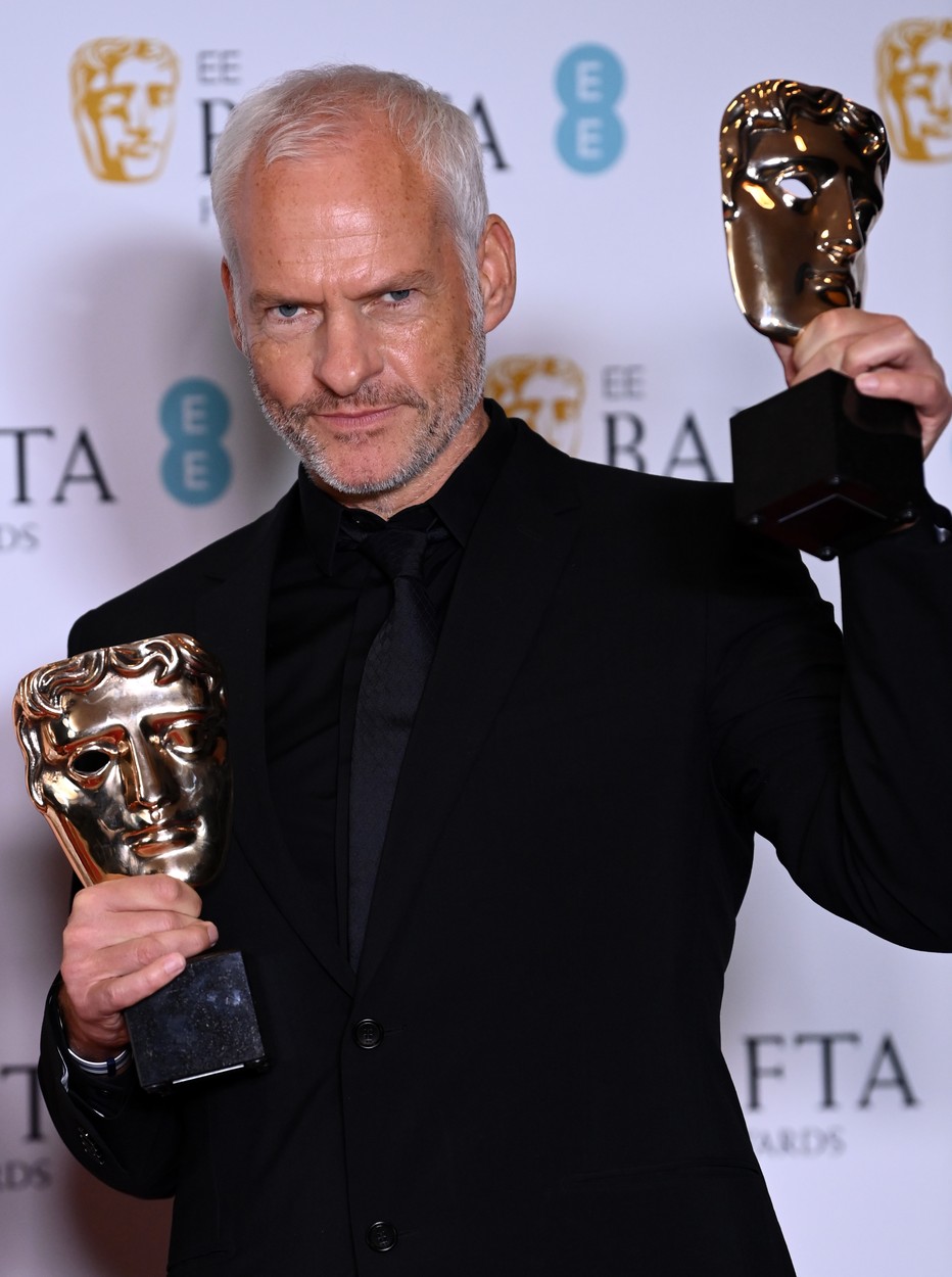 Na včerajšnji 76. podelitev filmskih nagrad Britanske akademije je ob precej predvidljivih precejšnjo pozornost ukradla Kate Middleton v obleki .