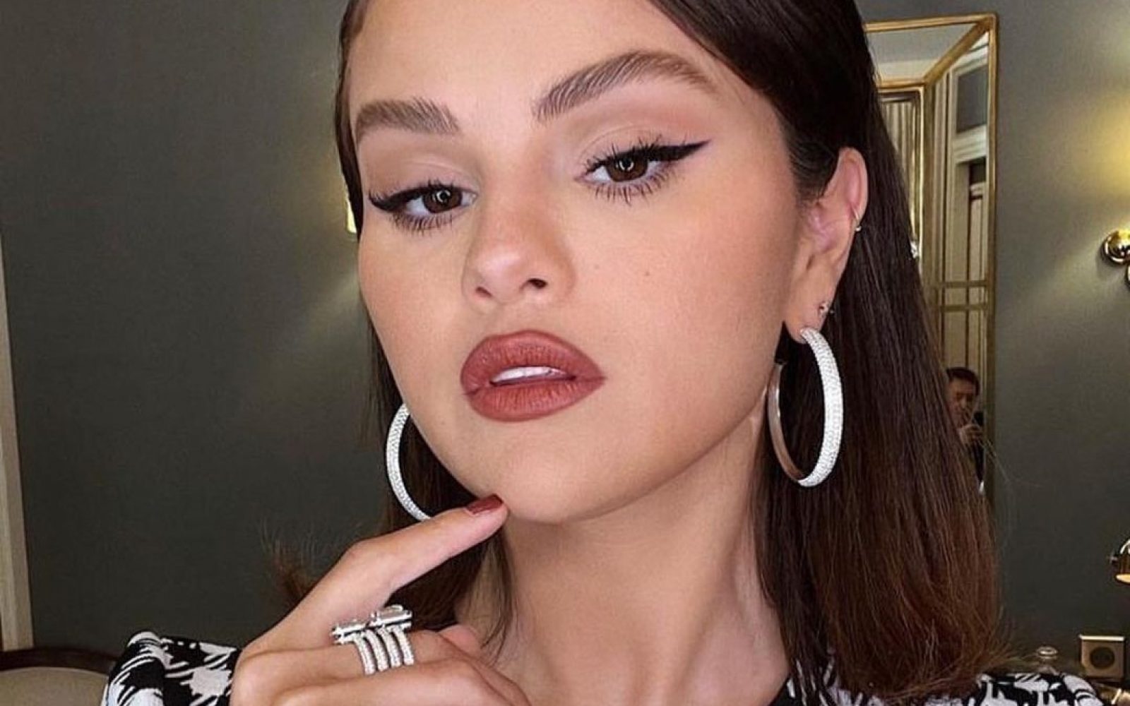 Cvetlični nohti Selene Gomez, ki bodo pravi hit to pomlad!