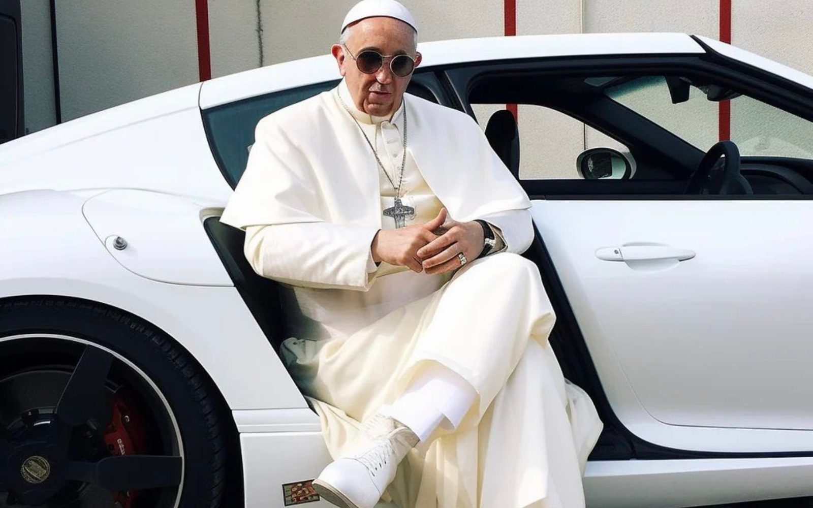 Kako je Balenciaga papež pretental na milijone ljudi