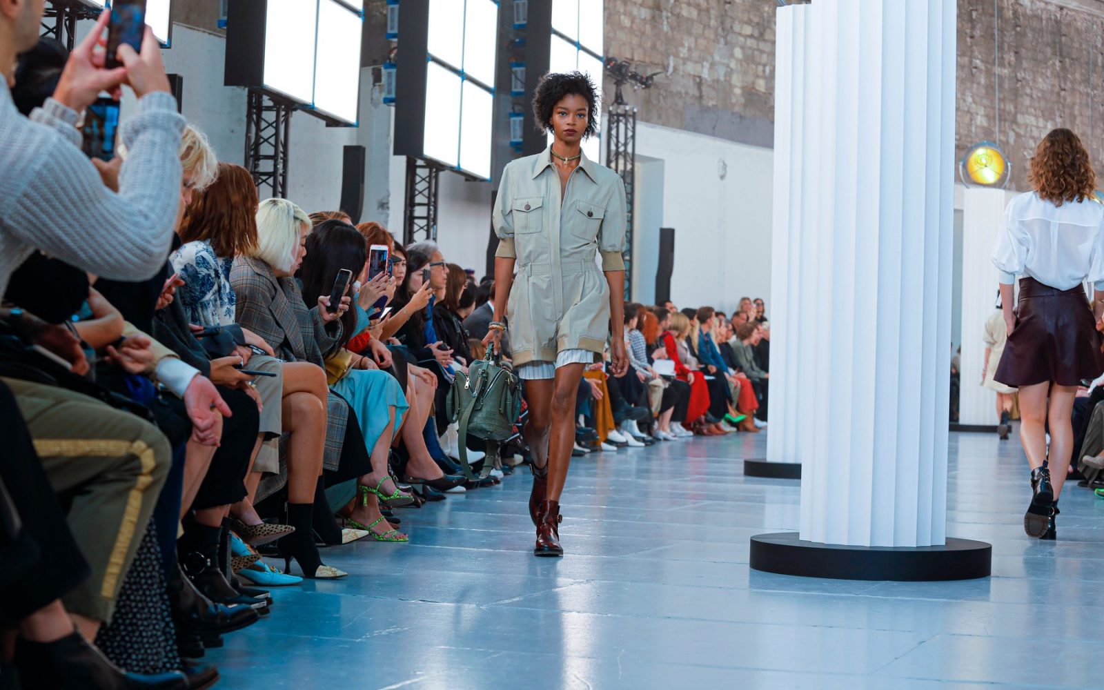 Namesto, da bi najeli prave modele različnih ras, so jih raje umetno ustvarili