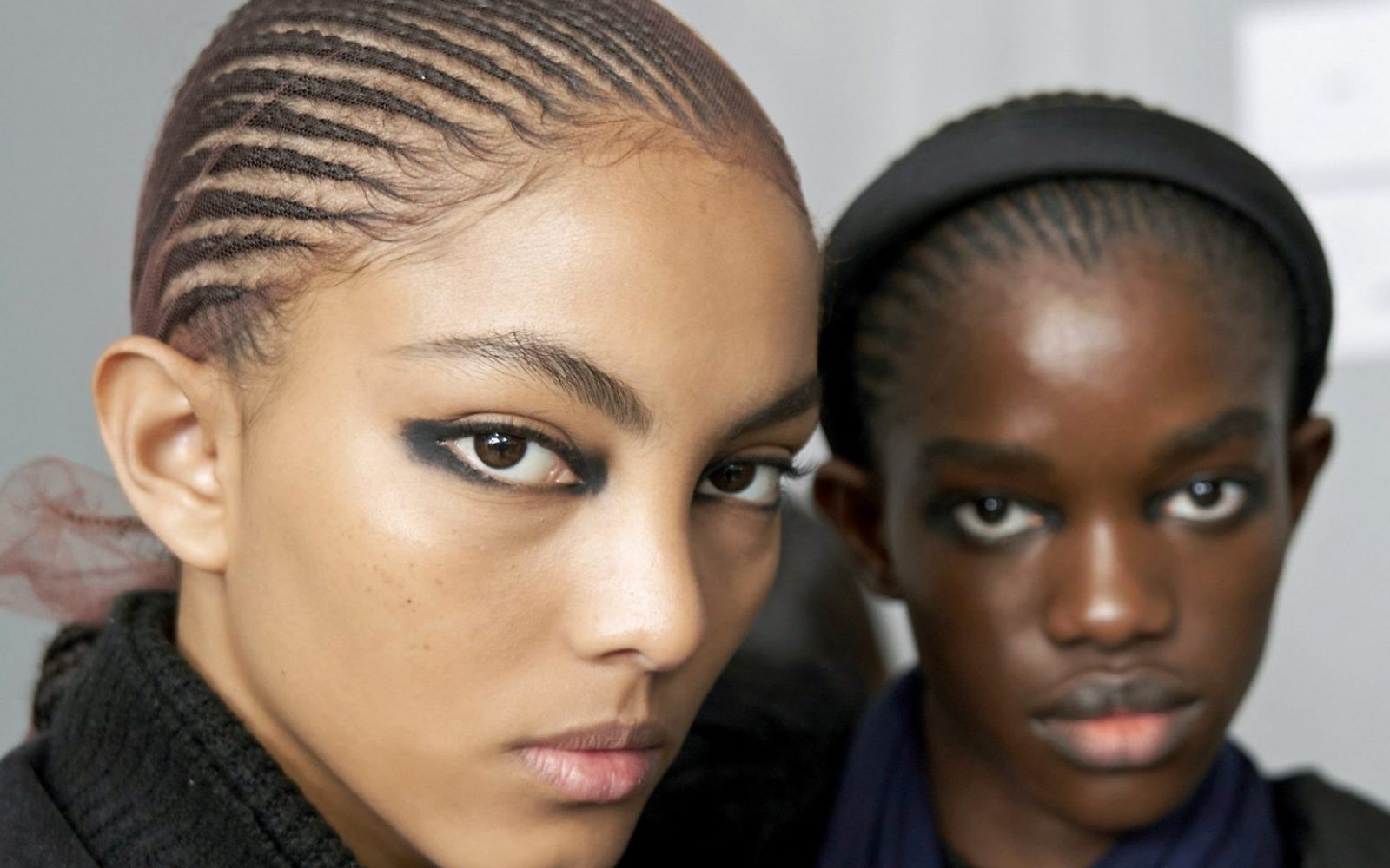 Pozabite na čiste linije – čas je za dekonstruirani eyeliner!