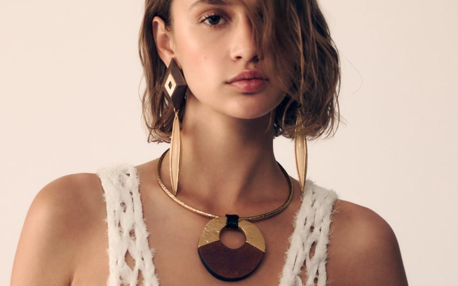 Zara navdušuje s poletnim nakitom – tukaj je 10 najlepših kosov!