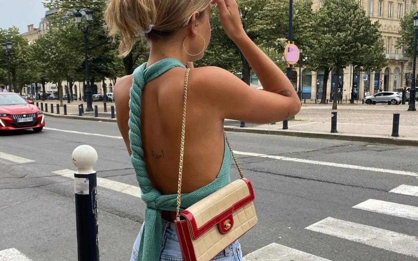 Preprost modni kos, ki izžareva seksapil