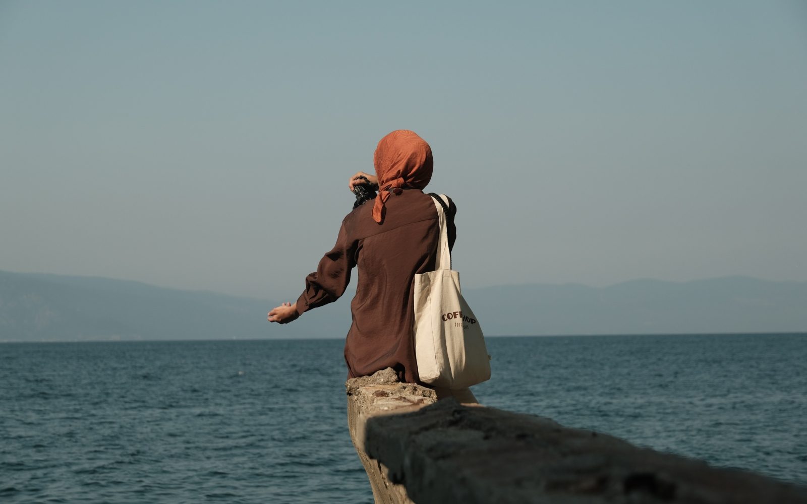 Zaradi solidarnosti z muslimankami so se kopale oblečene