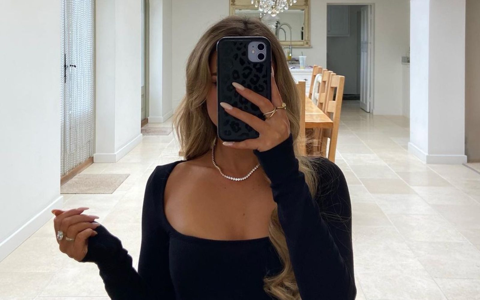 Našli smo cenejšo različico priljubljenega SKIMS bodija