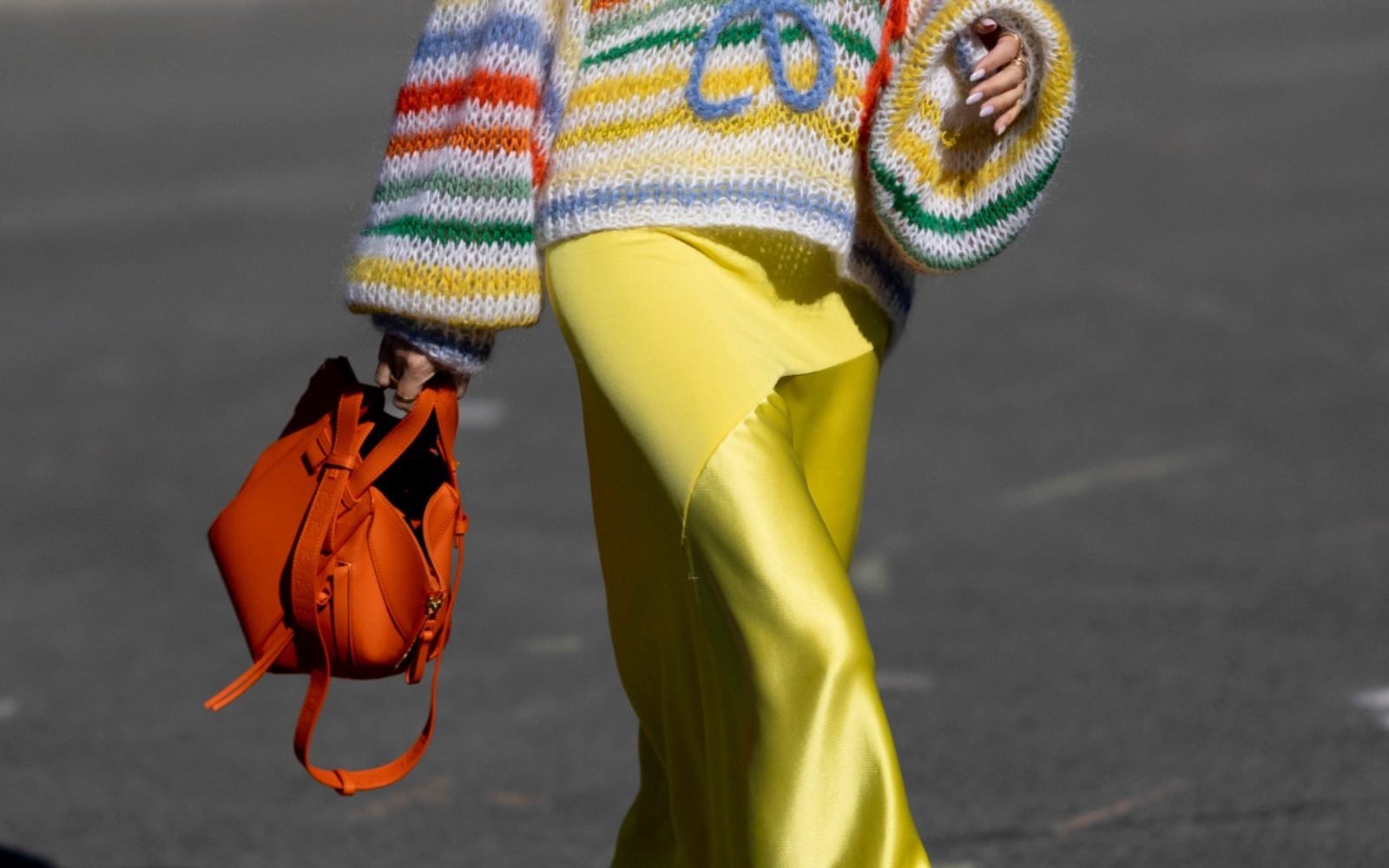 Odlični načini, kako nositi slip krilo s puloverjem