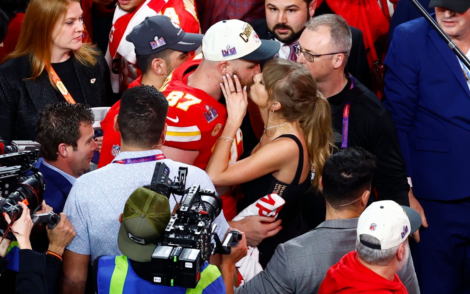 Tako je Taylor Swift zasenčila Usherjev nastop na Super Bowlu