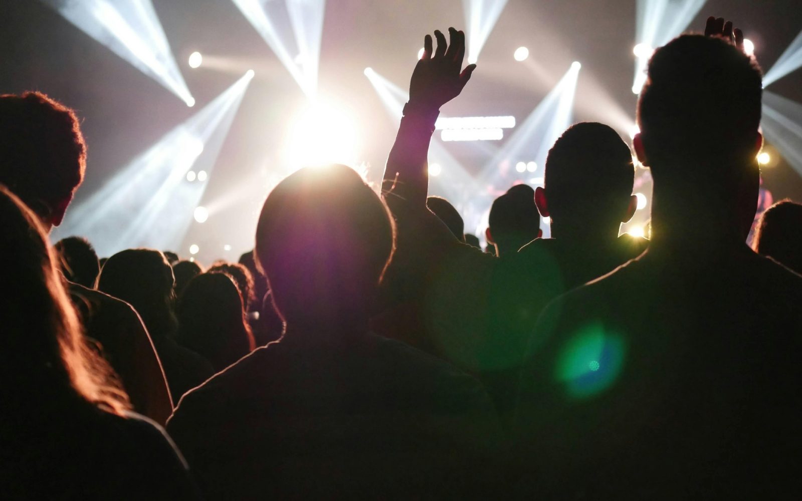 Dnevni klubi namesto nočnih: začetek že opoldne