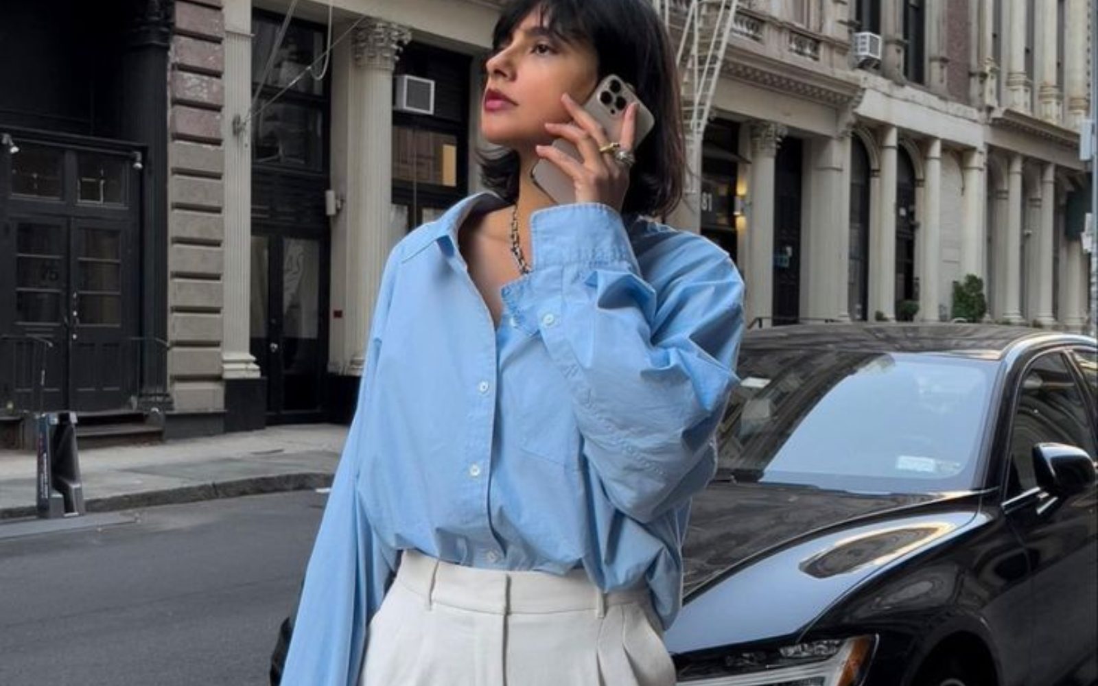 To pomlad bo klasično belo srajco nadomestila ta barva!